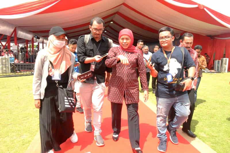 Gubernur Khofifah diwawancarai wartawan di lokasi HPN 2020 Banjarmasin